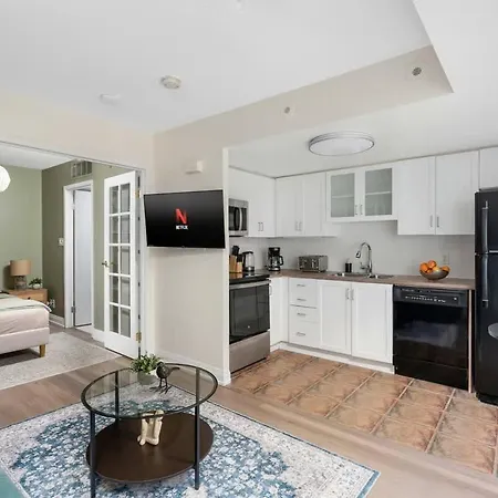 All Inclusive Townhome Apartment In Amazing Location